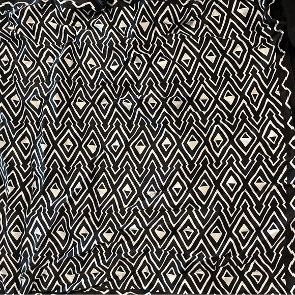 Black and White Geometric Scarf From White House Black Market - Picture 1 of 2